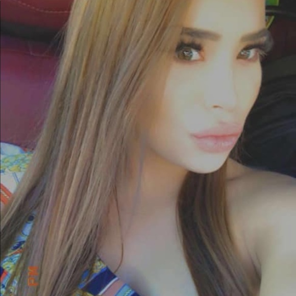 Meet your Posher, Elaine ❤️ - Picture 1 of 1